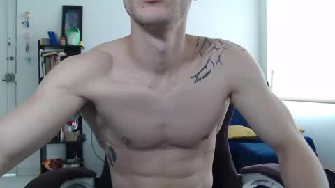 Snapshot of juanisimo_ chatting on February 19, 3:16 pm JUANISIMO online show from February 19, 3:16 pm