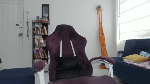 Snapshot of juanisimo_ chatting on October 11, 9:51 pm JUANISIMO online show from October 11, 9:51 pm