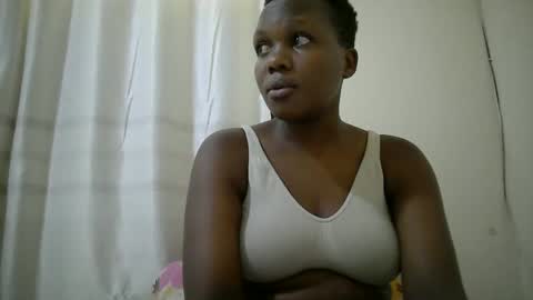 Snapshot of juicy_bella2 chatting on October 18, 9:46 am juicy_bella2 online show from October 18, 9:46 am