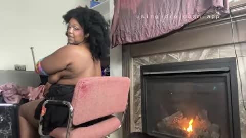 juicy_janet online show from June 17, 6:46 pm
