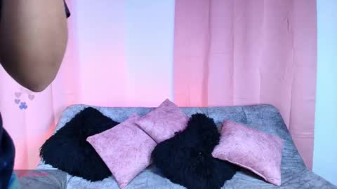 Jules and Gia online show from December 21, 10:49 pm