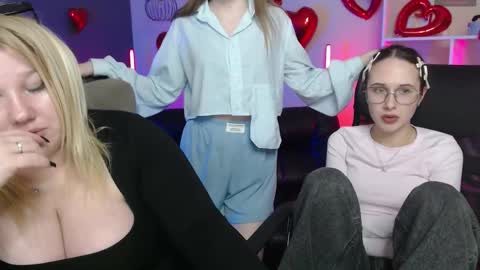 juli kisss online show from March 11, 2:47 am