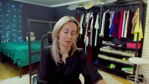 julia__cherry_ online show from January 11, 4:02 pm