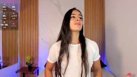 J U L IA   M A R T I N E Z online show from April 13, 11:36 am