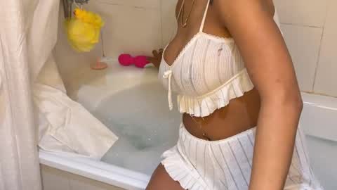 Julia Mendes online show from November 23, 3:26 am