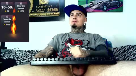 Snapshot of julian_tattoo chatting on January 30, 4:06 am Julian independent model online show from January 30, 4:06 am