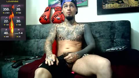 Snapshot of julian_tattoo chatting on October 3, 9:39 am Julian independent model online show from October 3, 9:39 am