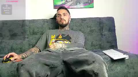 Julian independent model online show from July 8, 8:34 pm