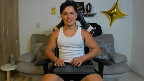 julian_wallace online show from January 9, 10:15 pm