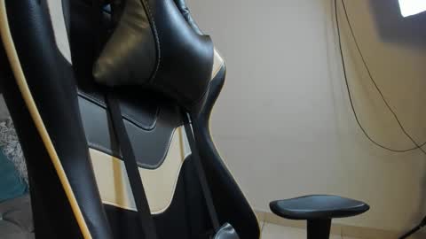 julian_wallace online show from December 3, 1:37 am