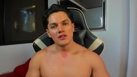 julian_wallace online show from February 21, 9:29 pm