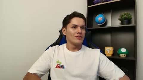 julian_wallace1 online show from July 17, 12:23 am