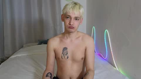 julian_win online show from April 2, 12:29 am