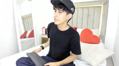 Julian online show from February 11, 8:23 pm