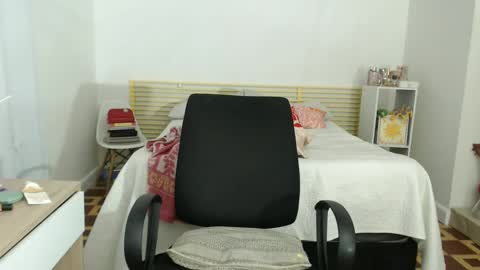 Snapshot of juliana_news chatting on October 11, 1:32 am juliana_news online show from October 11, 1:32 am