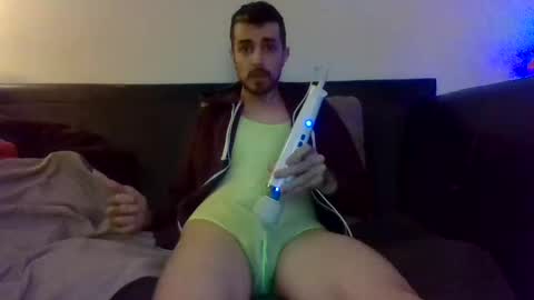 Snapshot of julianjj2001 chatting on December 4, 3:53 am julianjj2001 online show from December 4, 3:53 am