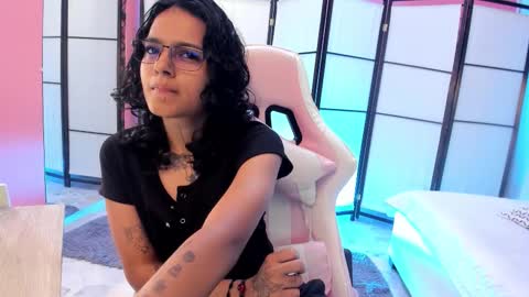 julianne_7 online show from February 28, 8:35 pm