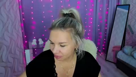 Julia online show from December 20, 8:45 pm