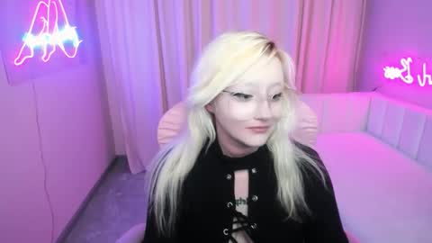 Snapshot of juliasharkk chatting on October 9, 8:14 pm JuliaSharkk online show from October 9, 8:14 pm
