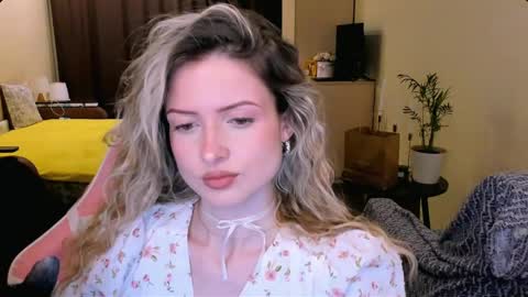 Julie online show from April 21, 4:25 pm