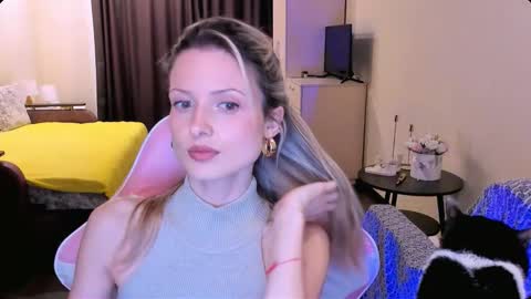 Julie online show from February 17, 3:44 pm