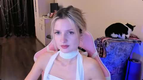 Julie online show from December 17, 4:14 pm