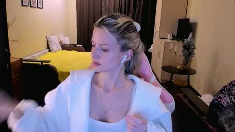 Julie online show from November 9, 2:53 pm