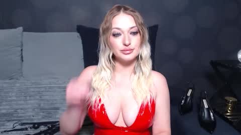 julia online show from May 15, 11:07 am