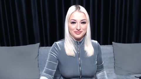 Snapshot of juliediamond chatting on February 3, 10:43 pm julia online show from February 3, 10:43 pm