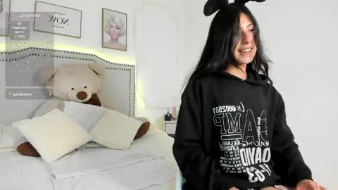 juliee_ross online show from June 5, 1:05 pm