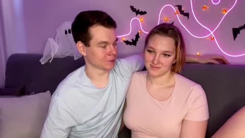 Julie and Thomas online show from October 27, 8:25 am