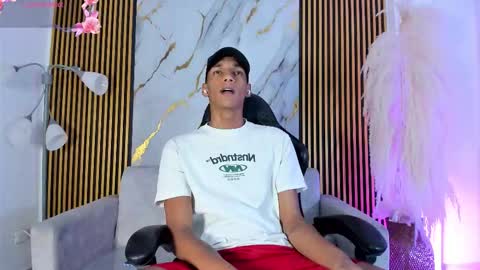 Julien online show from December 2, 11:52 am