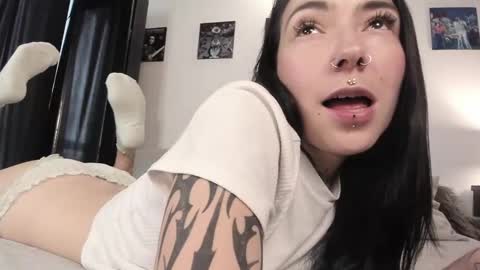 juliet_sourire online show from February 13, 5:44 pm