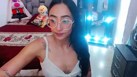 Snapshot of julieta_art1 chatting on March 10, 1:23 am julieta art1 online show from March 10, 1:23 am