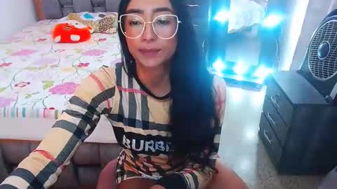 Snapshot of julieta_art1 chatting on February 9, 8:02 pm julieta art1 online show from February 9, 8:02 pm