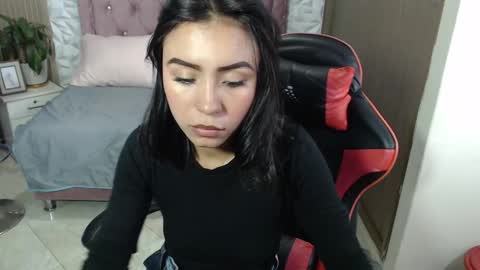 julieta_fn online show from March 25, 4:47 pm