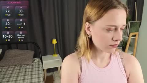 Mia online show from November 19, 3:39 am