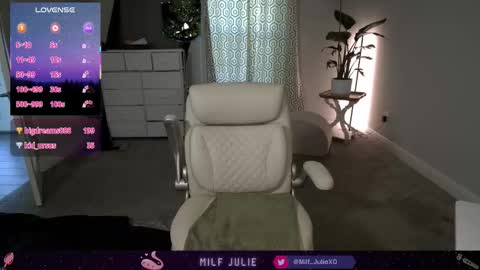 Julie online show from November 4, 5:14 pm