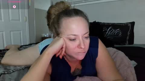 Snapshot of julimonroe chatting on October 24, 2:23 am Juli Monroe online show from October 24, 2:23 am