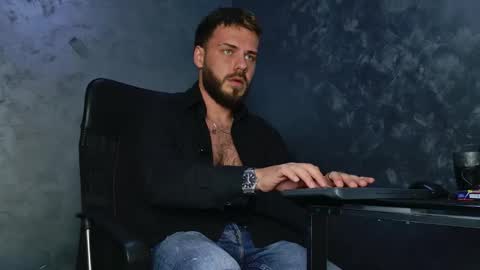 JULiUS   online show from November 20, 10:29 pm