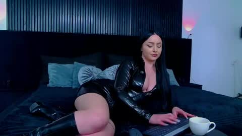 Julia online show from May 20, 2:01 pm