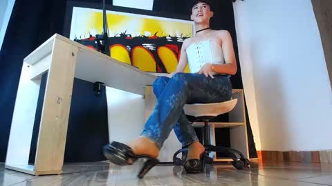 jullian online show from February 19, 9:47 pm