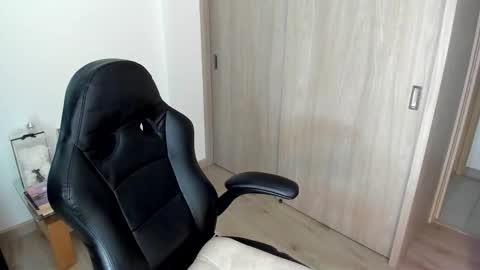 Snapshot of july_correa chatting on October 13, 3:47 pm july_correa online show from October 13, 3:47 pm