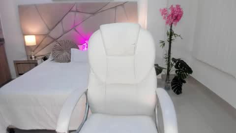 July Adams online show from December 21, 7:48 am