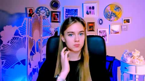 junewoods online show from November 14, 12:40 pm