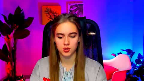 junewoods online show from November 13, 7:44 am