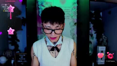 Snapshot of juniior0_0 chatting on February 19, 10:42 pm Junior online show from February 19, 10:42 pm