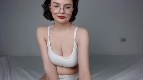 JunneWers online show from February 3, 9:39 pm