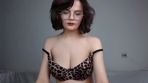 JunneWers online show from February 25, 4:46 pm