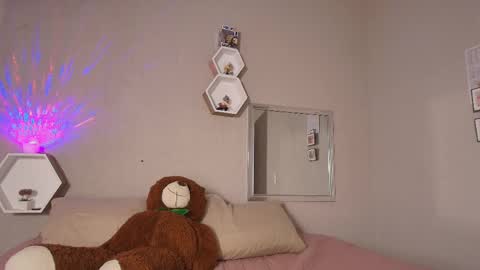  Isa y Luci  online show from June 4, 9:32 pm